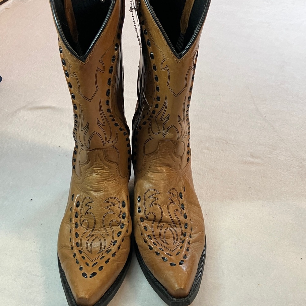 Tan Leather Western Cowboy Boots with Decorative Stitching
